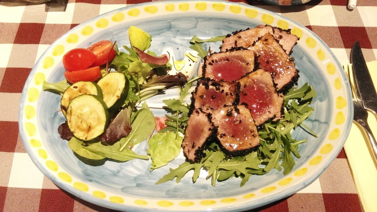 Тунец в сезамовых семечках. Tuna in sesame seeds.