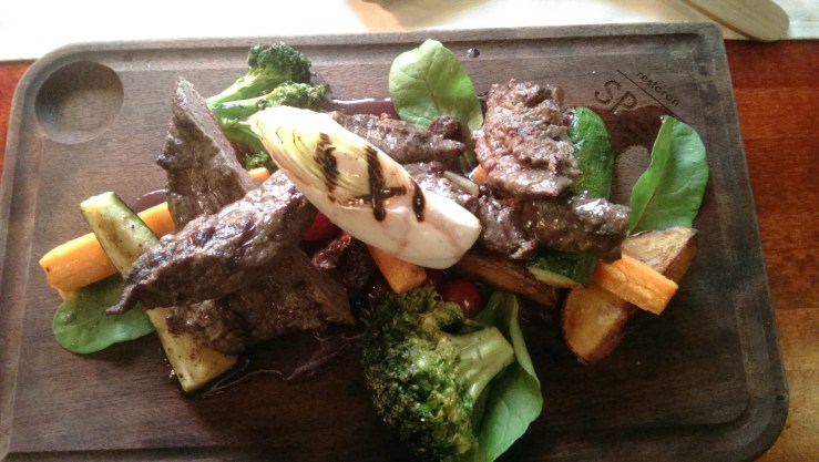 Лосятина под винным соусом с гарниром из жареных овощей. Local moose with butter fried vegetables and wine sauce. 