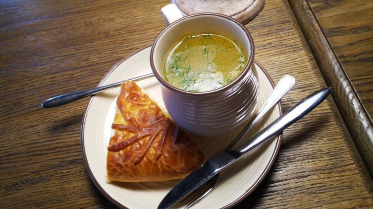Бульон и пирог. Bouillon and pie.