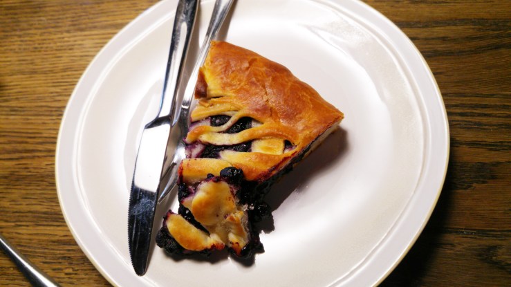 Пирог с черникой. Pie with bilberry.