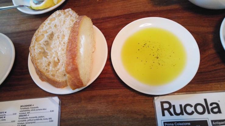 Чиабатта с оливковым маслом. Ciabatta with olive oil. 