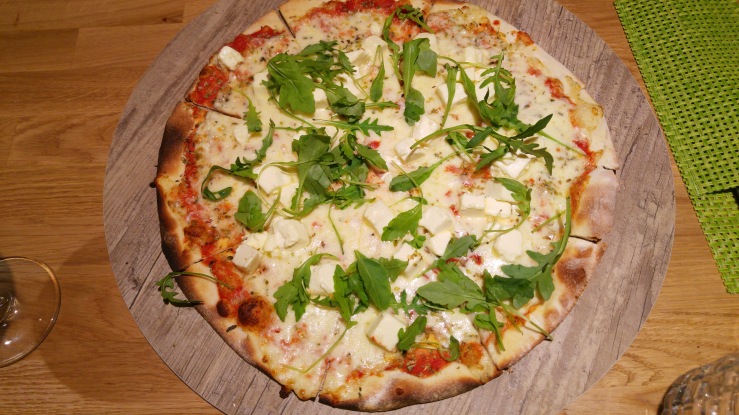 Пицца с греческим сыром. Pizza with Greek cheese.